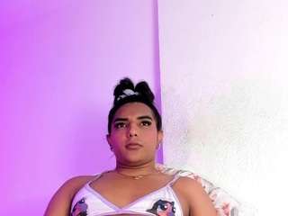 HotLittleBittch live cam preview