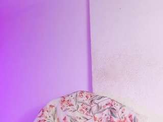 HotLittleBittch live cam preview