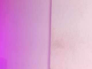 HotLittleBittch live cam preview