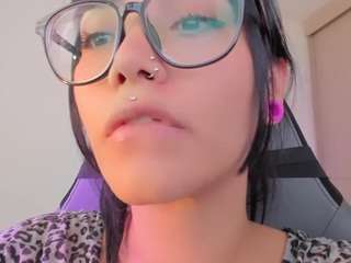 Este modelo está ao vivo agora. alice-rausing