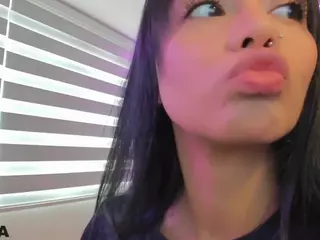 Alice-rausing's Live Sex Cam Show