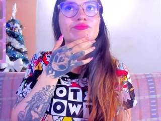 isabelle-adjanii webcam model