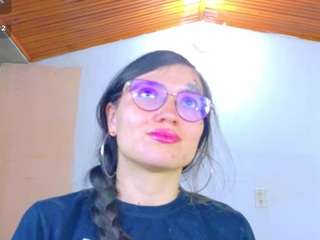 isabelle-adjanii's CamSoda show and profile