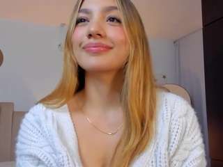 little-tequila3 Live Webcam on CamSoda