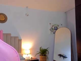 little-tequila3 Live Webcam on CamSoda