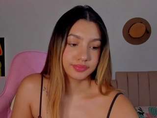little-tequila3 Live Webcam on CamSoda