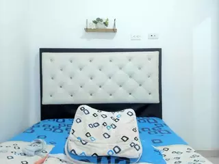 Cutelatinax's Live Sex Cam Show