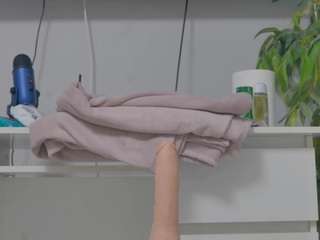 le modèle luckyystrike est en webcam porno dans un show sur le site camsoda, il possède les tags suivants: bedroom,solo,young adult,teen 18,tease,tattoos,swallow,striptease,black hair,strip,smoking,public,no drinking,living room,fuck machine,fingers,dildo,butt-plug,brown eyes,big-ass