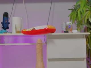 luckyystrike's CamSoda show and profile