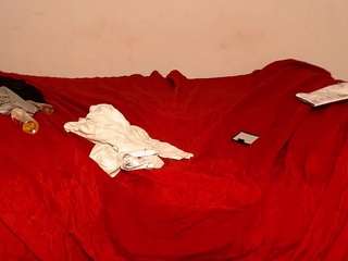 Image 1 of milfnaughtyy, female webcam model,  years old, on live webcam