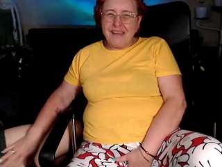 curvyjoanna's CamSoda show and profile