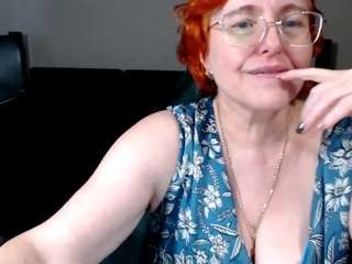 curvyjoanna's CamSoda show and profile