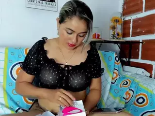 alicee-peach's Live Sex Cam Show