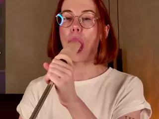 ElsaRedwood's Live Sex Cam Show