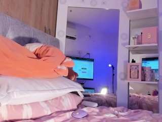 kiraalopez Live Webcam on CamSoda