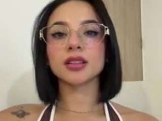 Live webcam model kiraalopez on Soda Cams