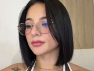 Live webcam model kiraalopez on Soda Cams