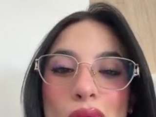 Live webcam model kiraalopez on Soda Cams