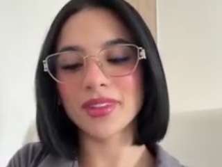 Live webcam model kiraalopez on Soda Cams