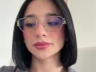 Live webcam model kiraalopez on Soda Cams