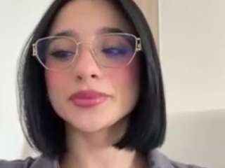 Live webcam model kiraalopez on Soda Cams