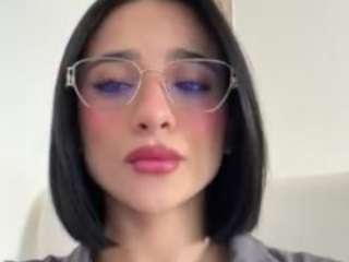 Live webcam model kiraalopez on Soda Cams