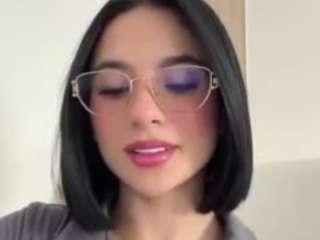 Live webcam model kiraalopez on Soda Cams