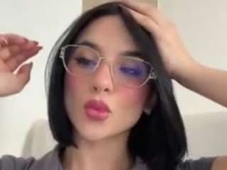 Live webcam model kiraalopez on Soda Cams