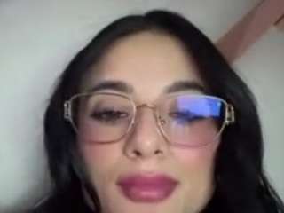 Live webcam model kiraalopez on Soda Cams