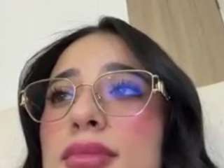 Live webcam model kiraalopez on Soda Cams