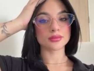 Live webcam model kiraalopez on Soda Cams