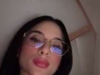 kiraalopez's CamSoda show and profile