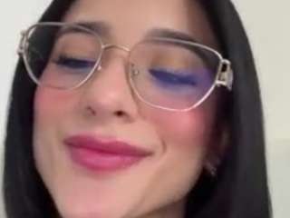 kiraalopez's CamSoda show and profile