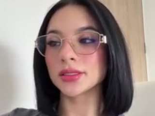 Live webcam model kiraalopez on Soda Cams