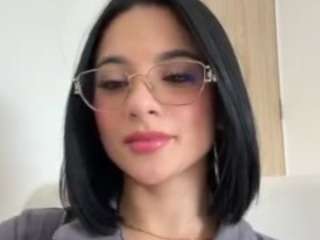 Live webcam model kiraalopez on Soda Cams