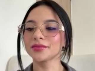 Live webcam model kiraalopez on Soda Cams