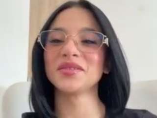 Live webcam model kiraalopez on Soda Cams