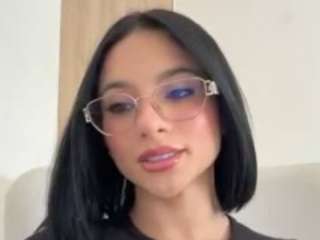 Live webcam model kiraalopez on Soda Cams