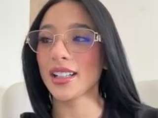 Live webcam model kiraalopez on Soda Cams