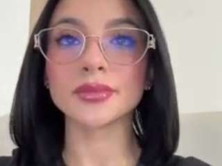 Live webcam model kiraalopez on Soda Cams