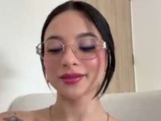 Live webcam model kiraalopez on Soda Cams