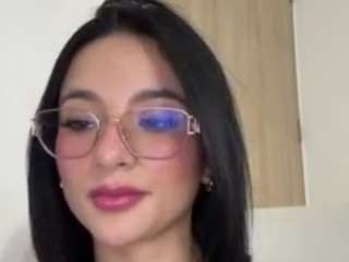 Live webcam model kiraalopez on Soda Cams