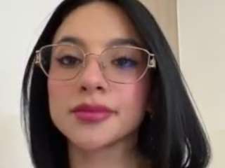 Live webcam model kiraalopez on Soda Cams