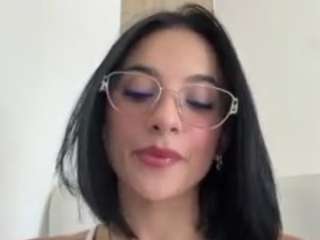 Live webcam model kiraalopez on Soda Cams