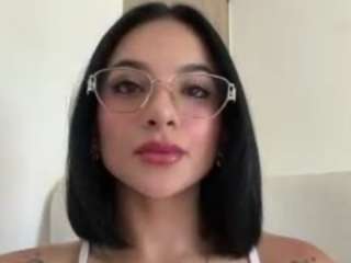 Live webcam model kiraalopez on Soda Cams