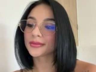 Live webcam model kiraalopez on Soda Cams