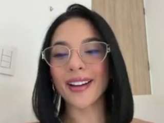 Live webcam model kiraalopez on Soda Cams