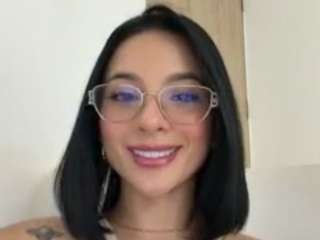 Live webcam model kiraalopez on Soda Cams