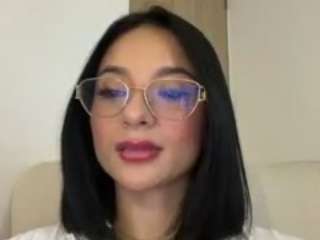 Live webcam model kiraalopez on Soda Cams