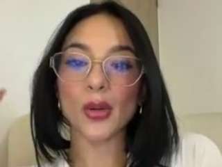 Live webcam model kiraalopez on Soda Cams